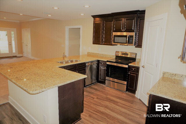 7888 Simmons Drive Foley, AL 36535 - Photo 8 of 20 KITCHEN