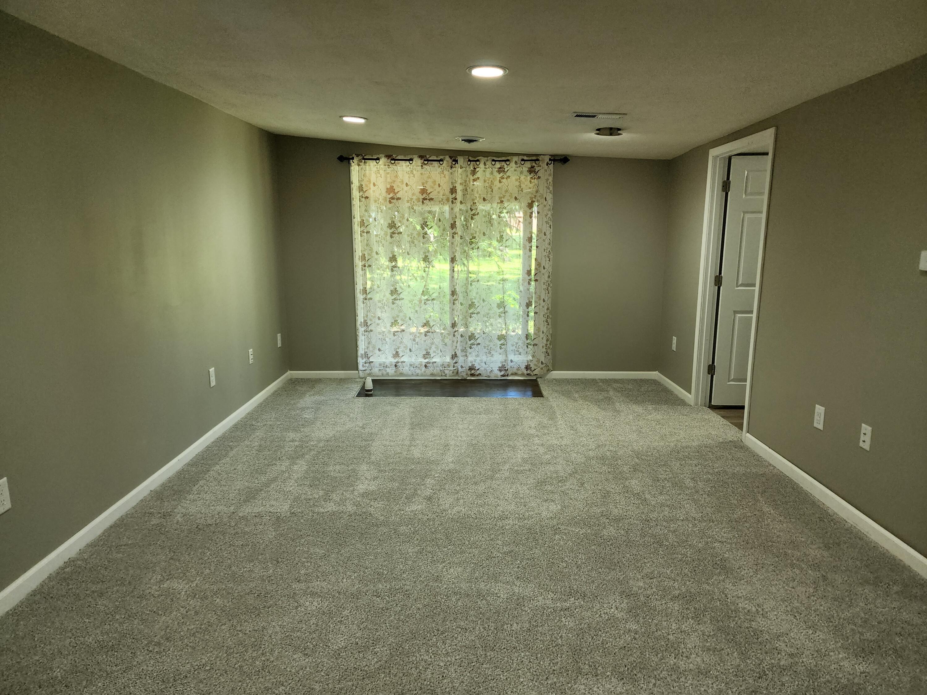 257 London Road Delaware, OH 43015 - Photo 10 of 26 Living Room
