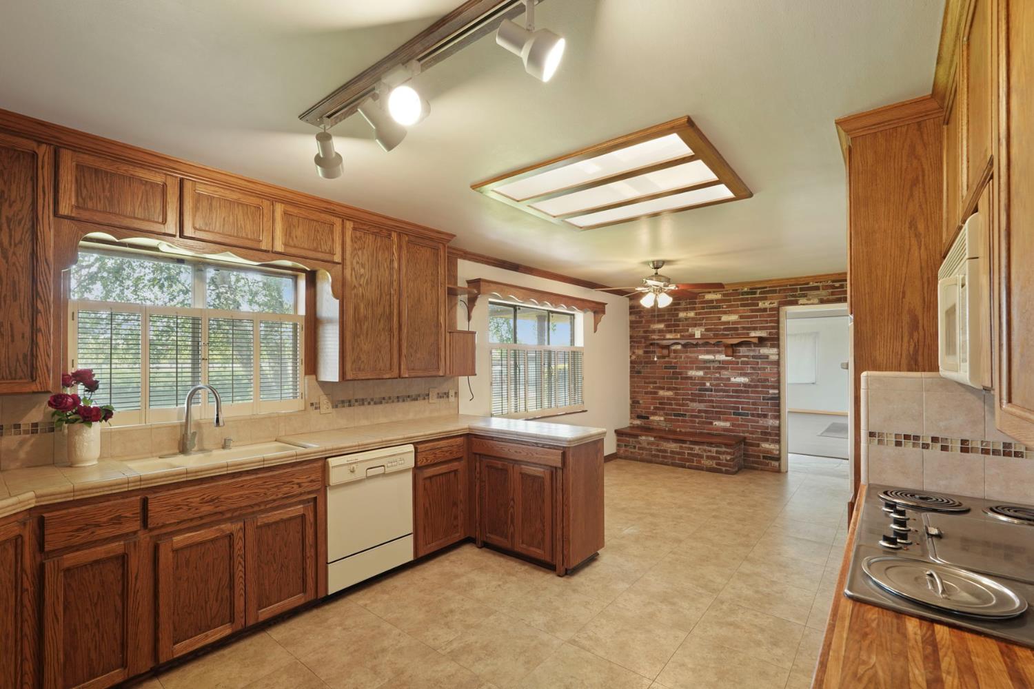 2489 Beecher Road Stockton, CA 95215 - Photo 12 of 41