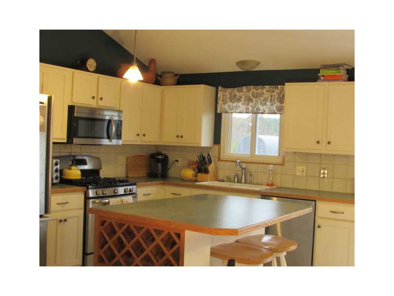 535 Seven Mile Road Cranston, RI 02831 - Photo 3 of 12 Exterior Front. Nice working Kitchen