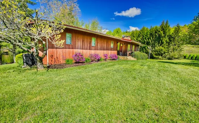 a view of a back yard of the house