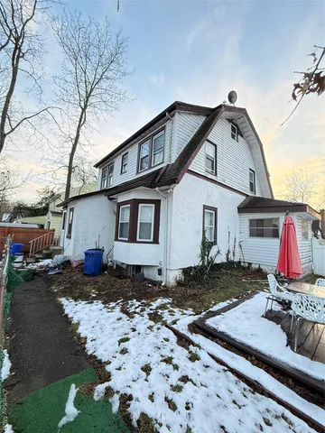 $699,000 | 18 Hotchkiss Place, Freeport, NY 11520