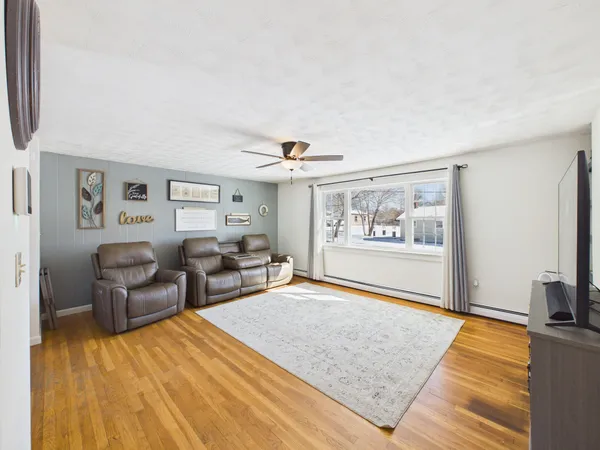$379,000 | 18 Booker Street, Thomaston, ME 04861