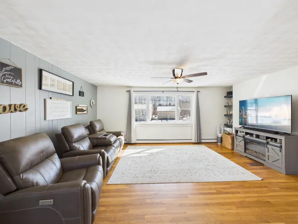 $379,000 | 18 Booker Street, Thomaston, ME 04861