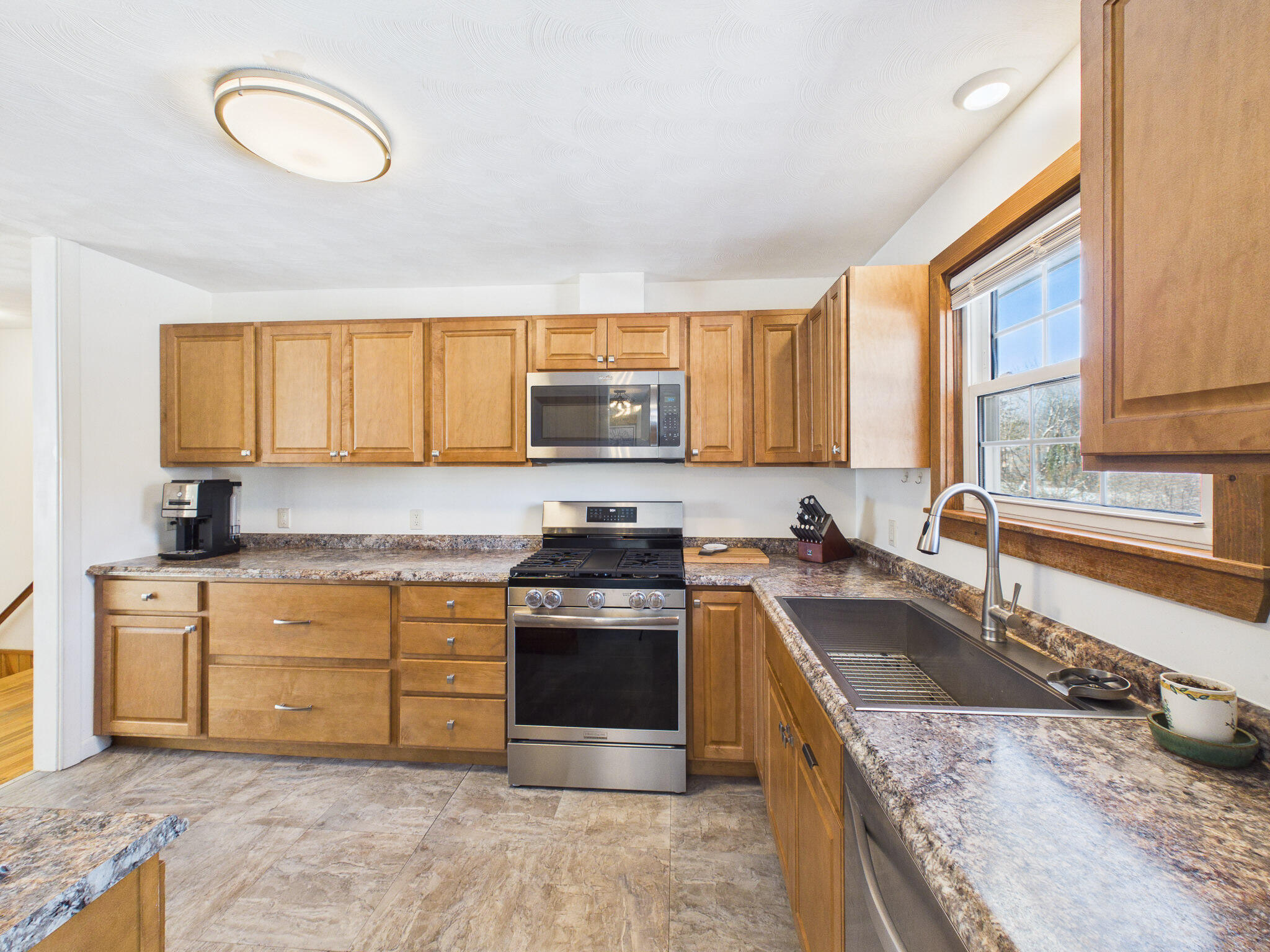 18 Booker Street Thomaston, ME 04861 - Photo 8 of 60 Stills-15