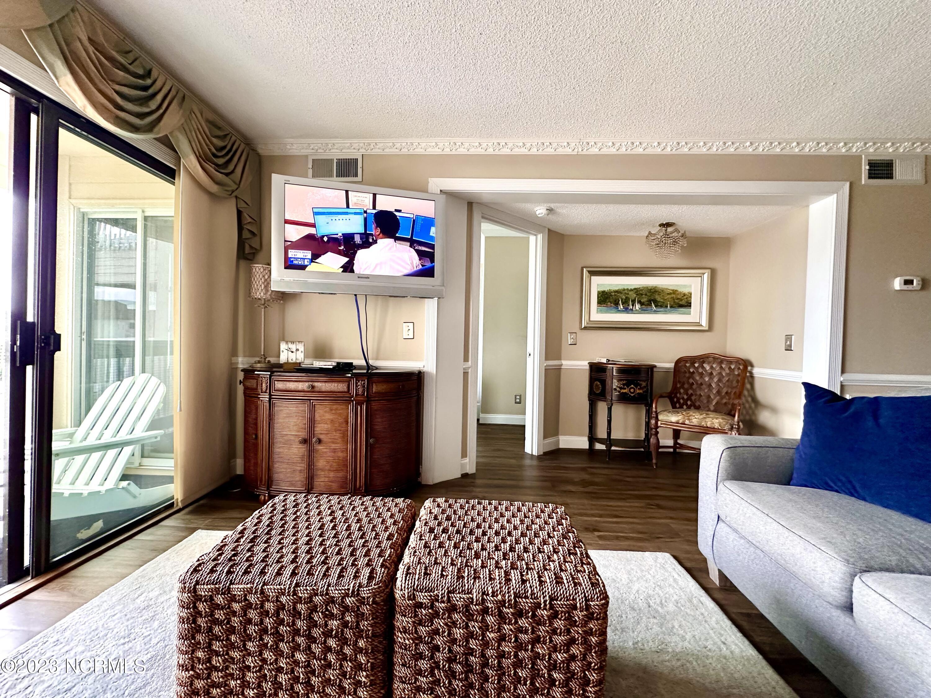 1904 East Fort Macon Road, Unit 255 Atlantic Beach, NC 28512 - Photo 15 of 35 Living room