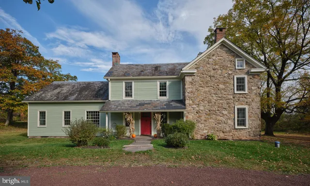 $825,000 | 2529 Gallows Hill Road, Kintnersville, PA 18930