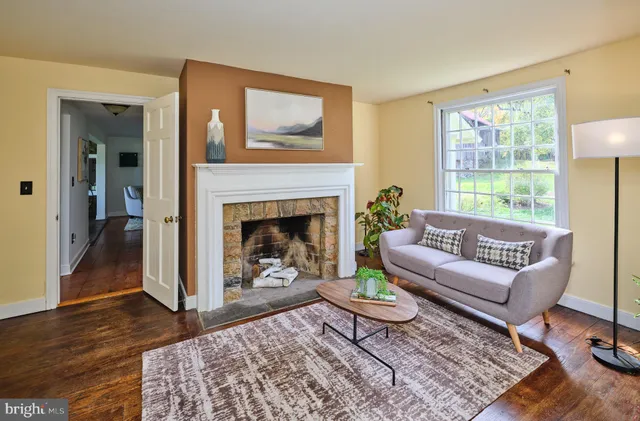 $825,000 | 2529 Gallows Hill Road, Kintnersville, PA 18930