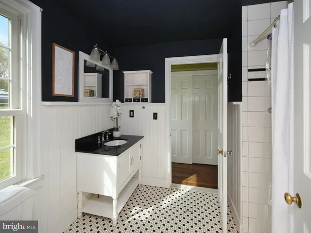 $825,000 | 2529 Gallows Hill Road, Kintnersville, PA 18930