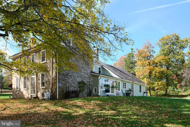 $825,000 | 2529 Gallows Hill Road, Kintnersville, PA 18930