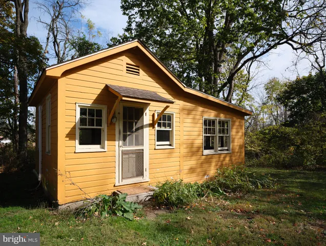 $825,000 | 2529 Gallows Hill Road, Kintnersville, PA 18930