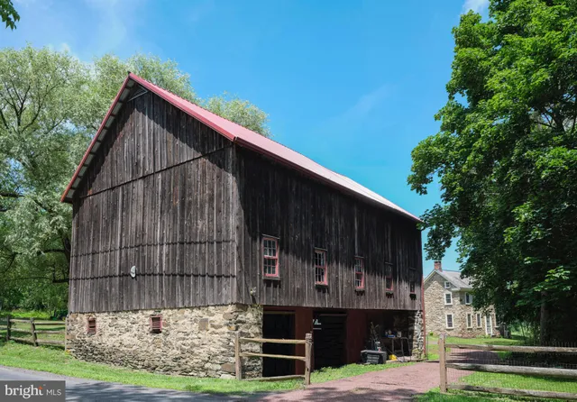 $825,000 | 2529 Gallows Hill Road, Kintnersville, PA 18930