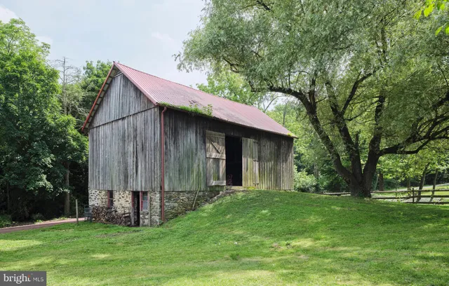 $825,000 | 2529 Gallows Hill Road, Kintnersville, PA 18930