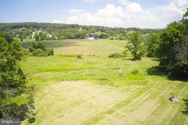 $825,000 | 2529 Gallows Hill Road, Kintnersville, PA 18930