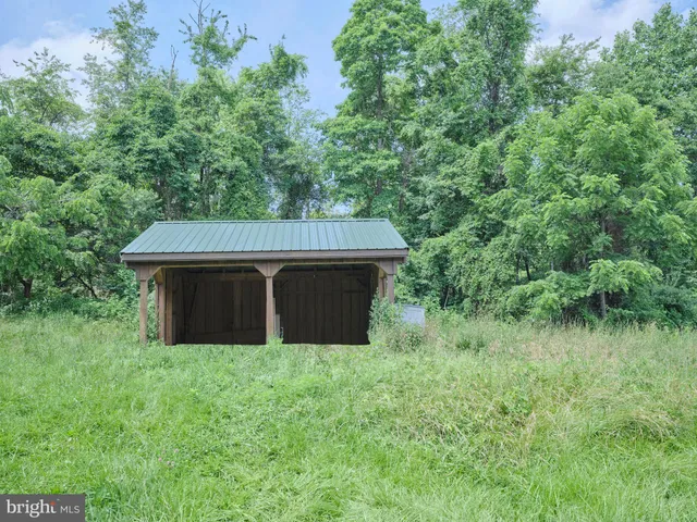 $825,000 | 2529 Gallows Hill Road, Kintnersville, PA 18930