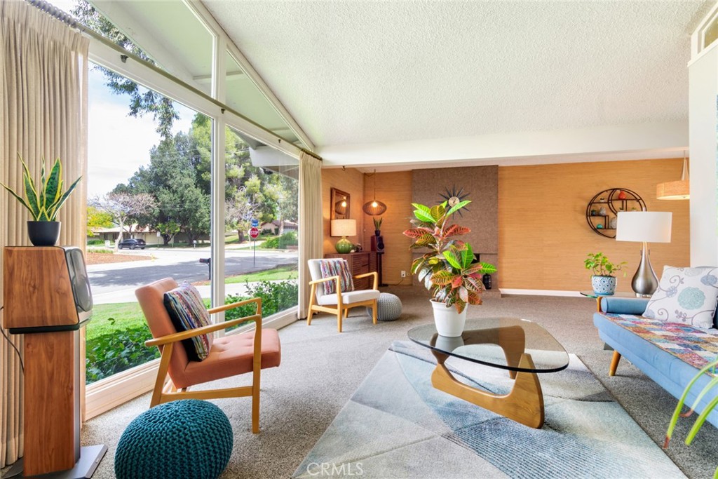 130 Sunridge Way Redlands, CA 92373 - Photo 4 of 35 Living Room