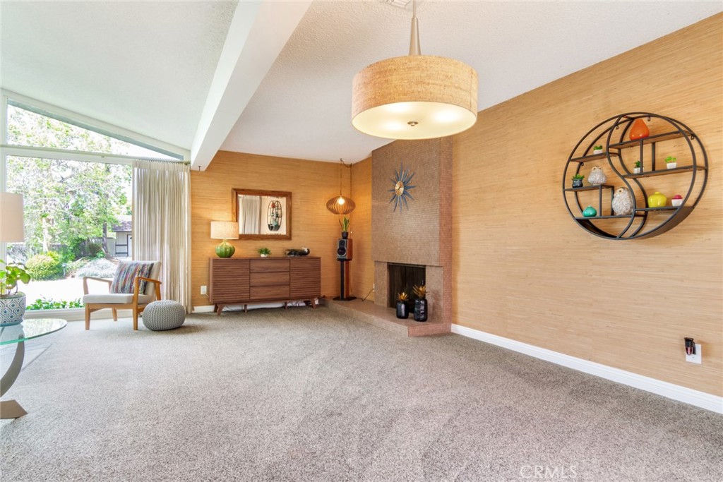 130 Sunridge Way Redlands, CA 92373 - Photo 7 of 35 View from dining room to fireplace