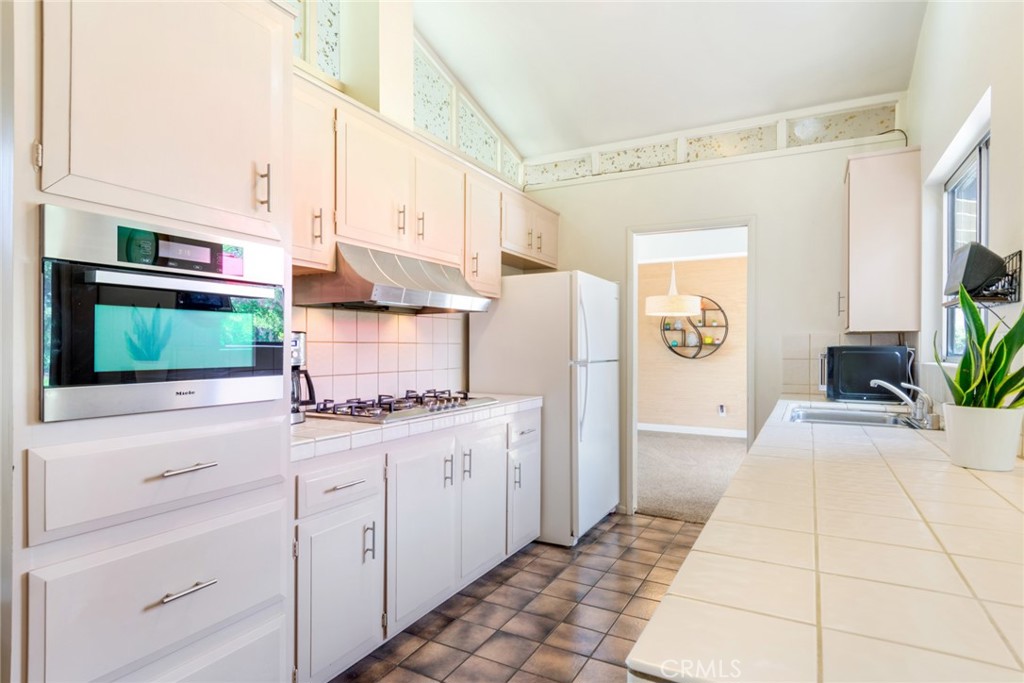 130 Sunridge Way Redlands, CA 92373 - Photo 9 of 35 Kitchen with view toward dining room.