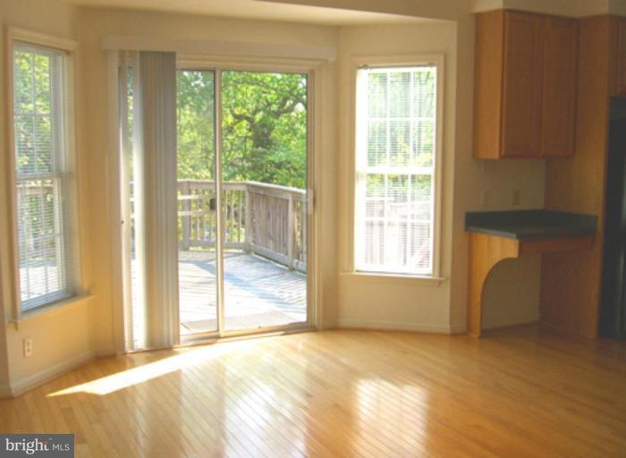 6109 Hunt Club Road Elkridge, MD 21075 - Photo 6 of 24 Large eat-in kitchen area