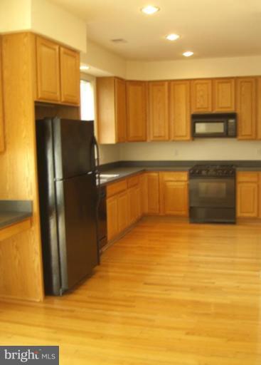 6109 Hunt Club Road Elkridge, MD 21075 - Photo 7 of 24 Modern kitchen!