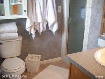 820 Fieldstone Drive Rochester, MI 48309 - Photo 12 of 19 Fieldstonembath