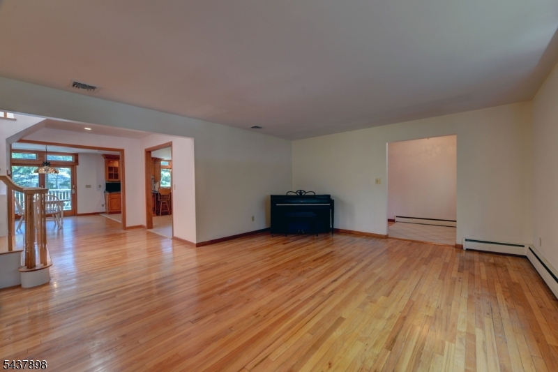 34 Knoll Road Wayne, NJ 07470 - Photo 8 of 50