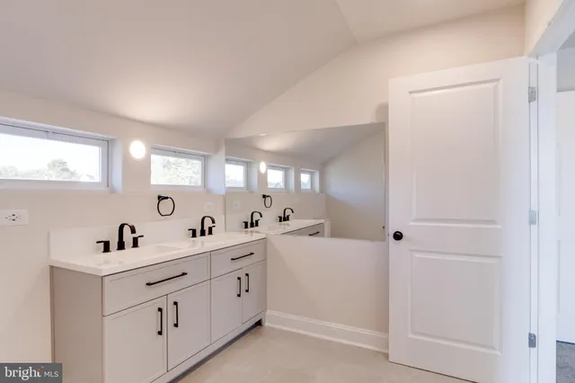 $800,000 | 15 South Mauldin Avenue, North East, MD 21901