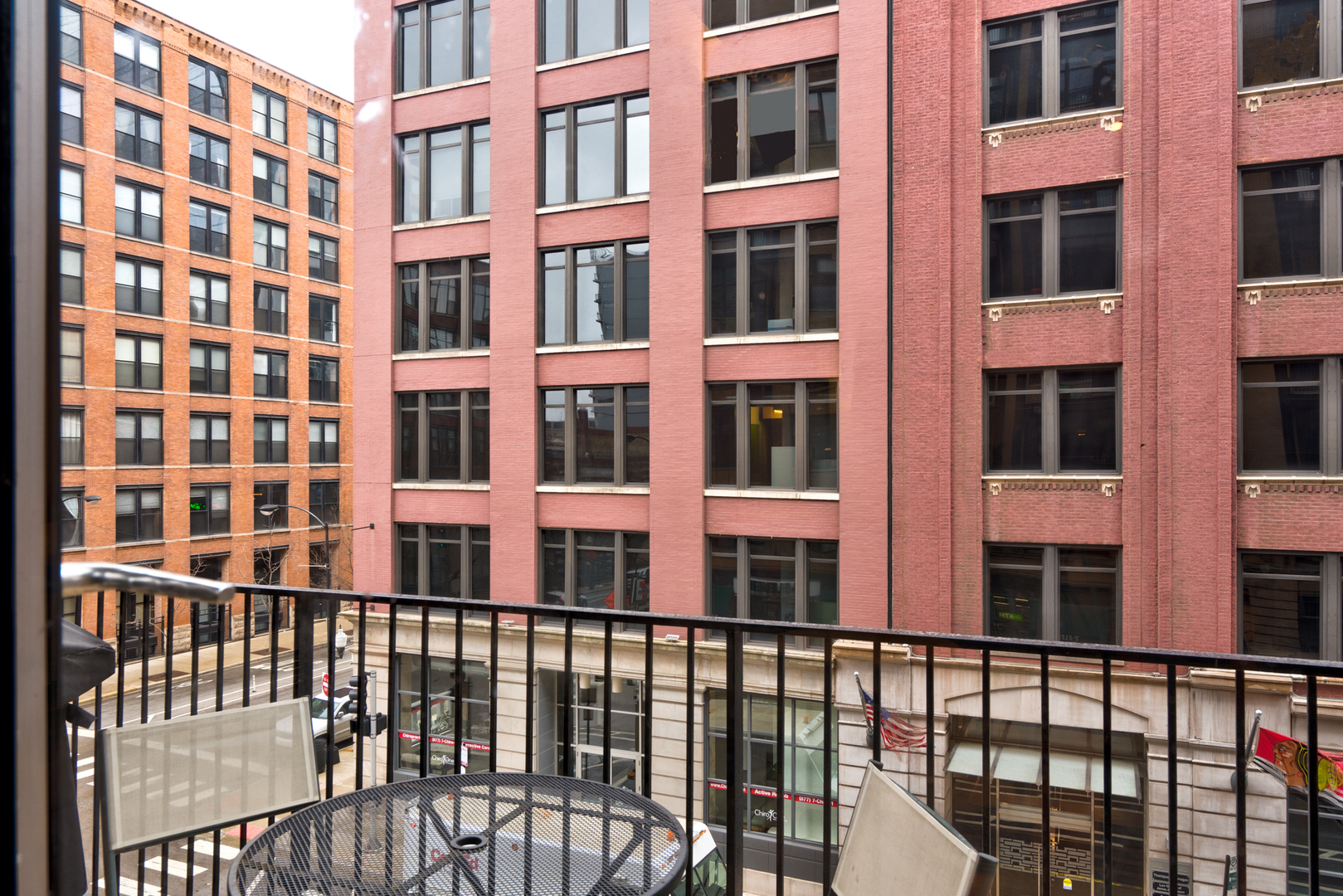 625 West Jackson Boulevard, Unit 313 Chicago, IL 60661 - Photo 20 of 33 a view of a brick building