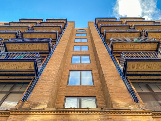 625 West Jackson Boulevard, Unit 313 Chicago, IL 60661 - Photo 2 of 33 a view of a large building