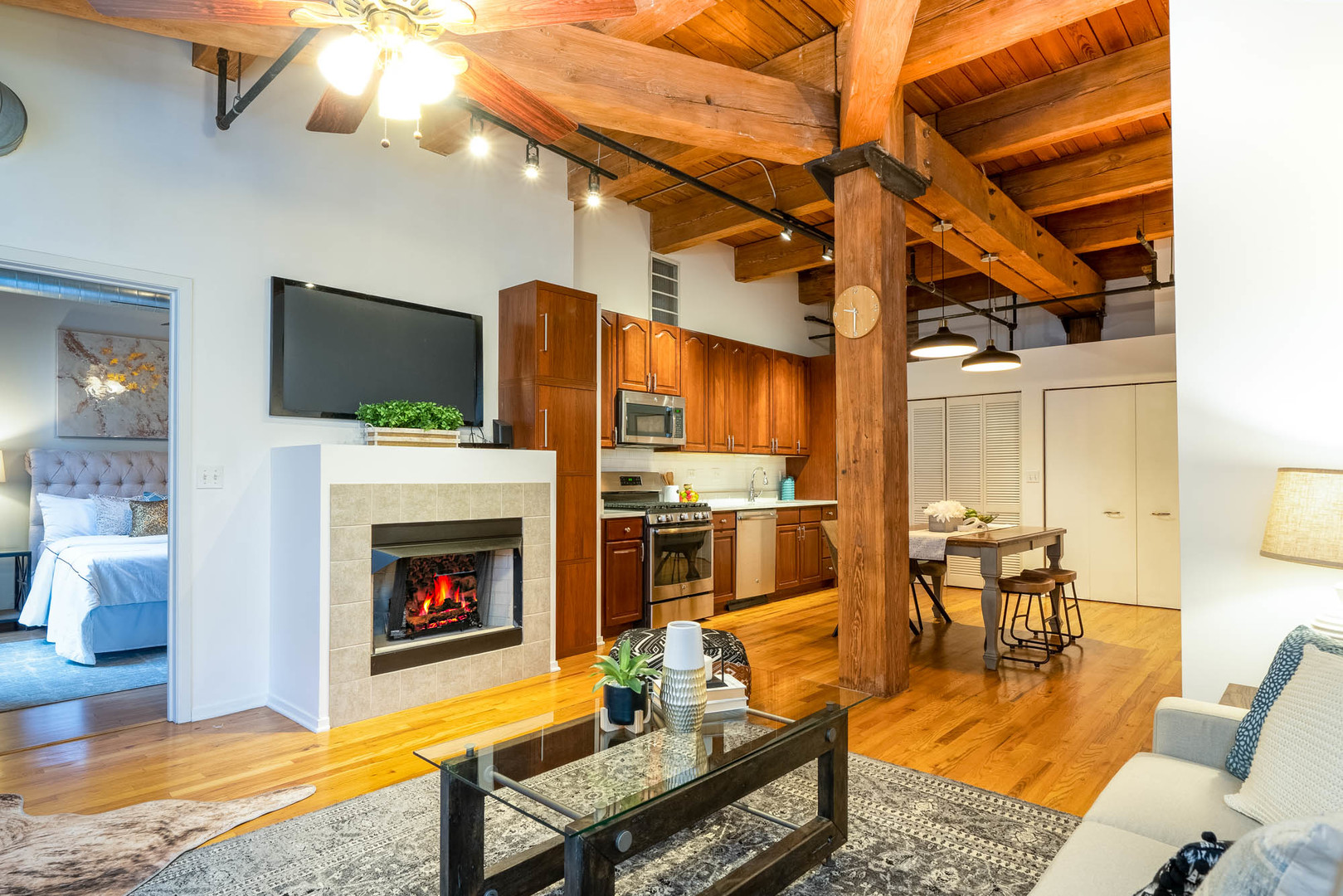 625 West Jackson Boulevard, Unit 313 Chicago, IL 60661 - Photo 5 of 33 a living room with furniture and a fireplace