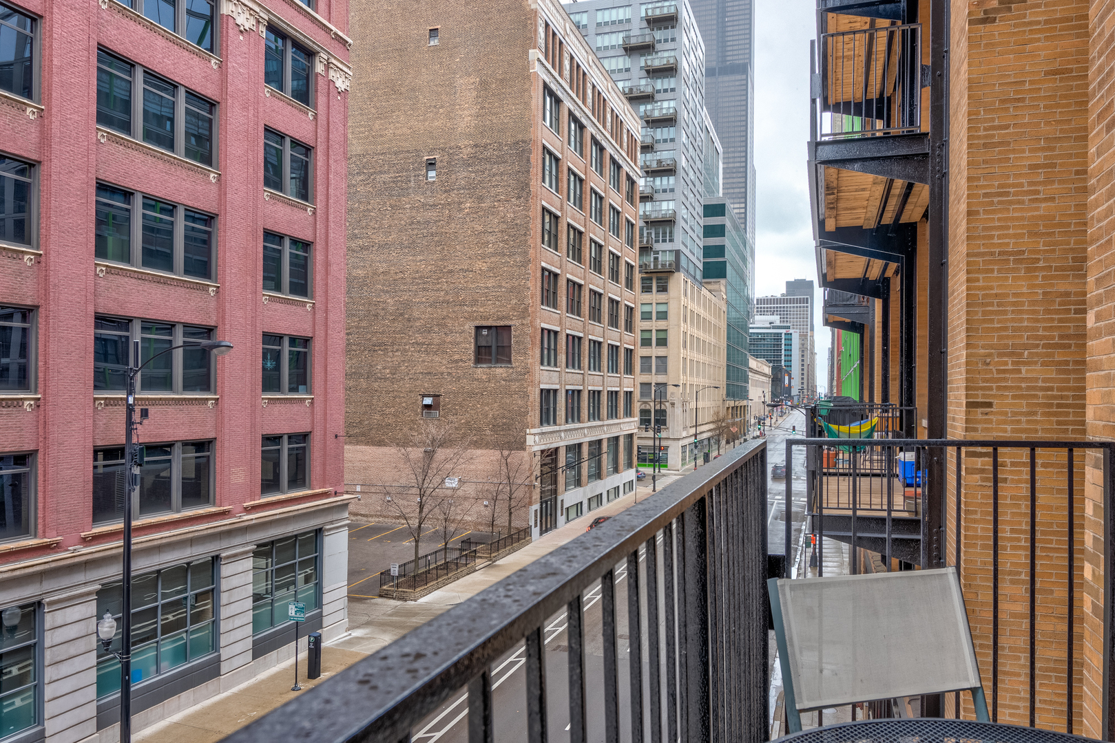 625 West Jackson Boulevard, Unit 313 Chicago, IL 60661 - Photo 6 of 33 a balcony with tall trees