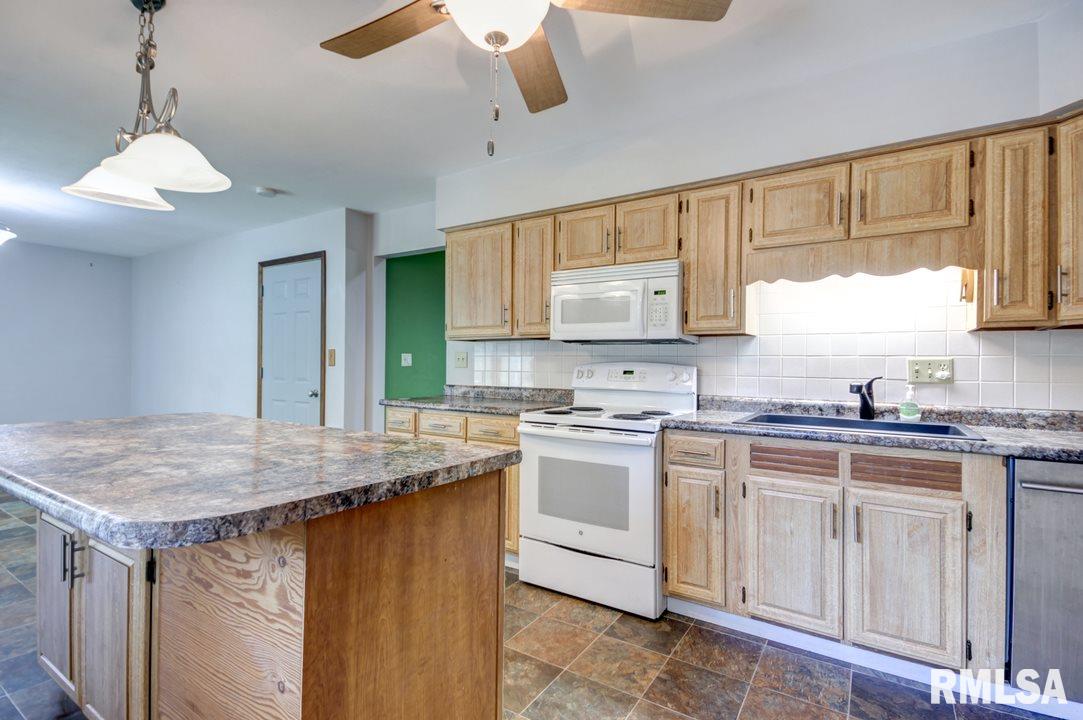224 Kenyon Drive Springfield, IL 62704 - Photo 11 of 29