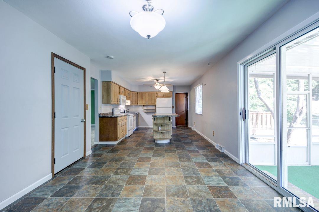 224 Kenyon Drive Springfield, IL 62704 - Photo 12 of 29