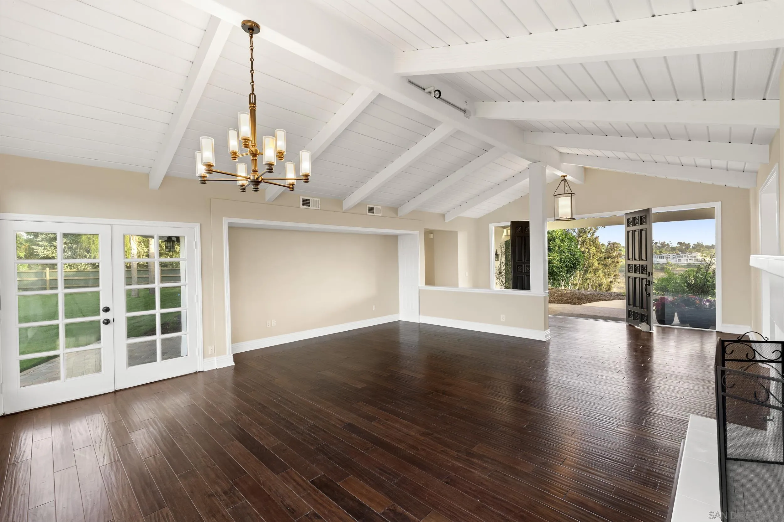 16551 Zumaque Street Rancho Santa Fe, CA 92067 - Photo 9 of 58 Living Room