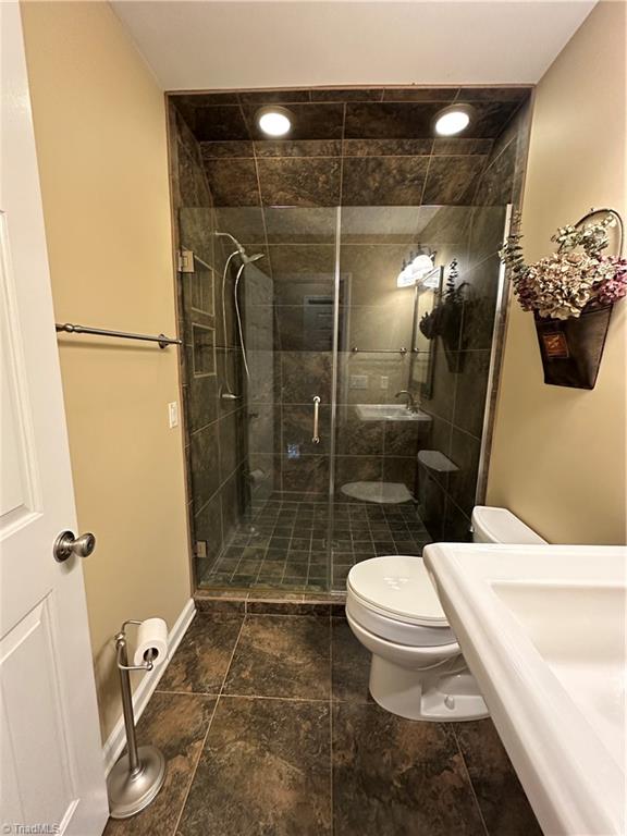 470 Farmbrook Road Mount Airy, NC 27030 - Photo 34 of 49 Second floor bath