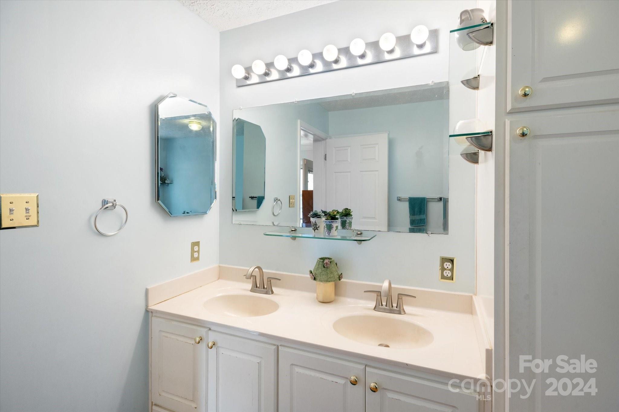310 Long Branch Road Swannanoa, NC 28778 - Photo 17 of 43 Gallery Image 17
