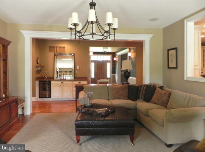 2202 Ridge Road Reisterstown, MD 21136 - Photo 15 of 30 Family Room