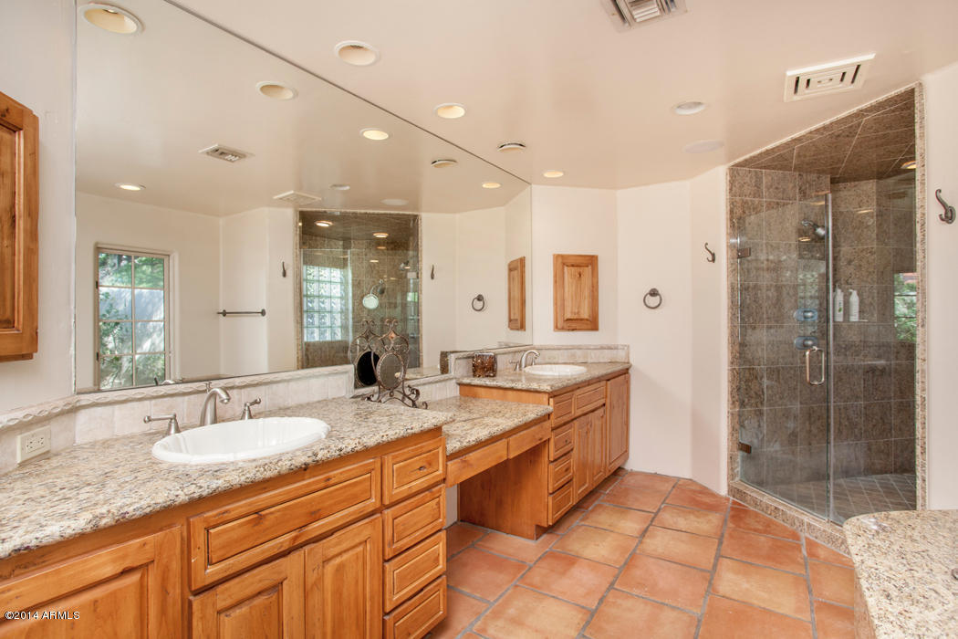 6315 North Yucca Road Paradise Valley, AZ 85253 - Photo 13 of 25 13_master_bath