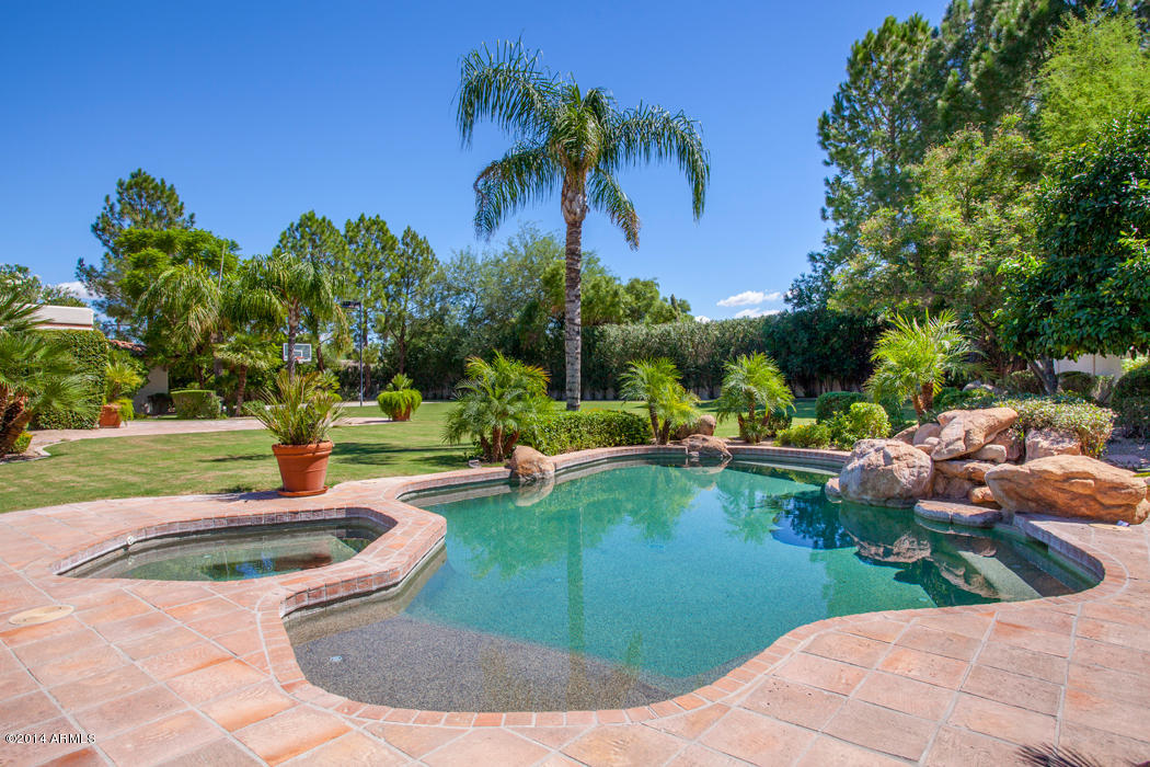 6315 North Yucca Road Paradise Valley, AZ 85253 - Photo 20 of 25 20_back_pool
