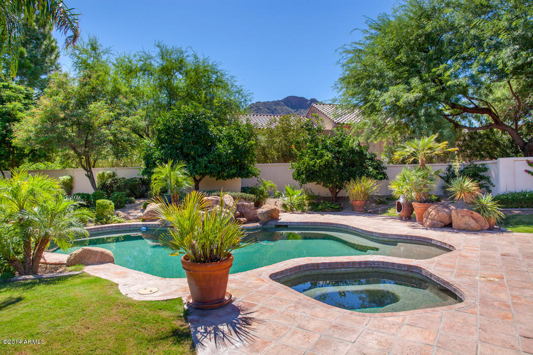 6315 North Yucca Road Paradise Valley, AZ 85253 - Photo 21 of 25 21_back_pool