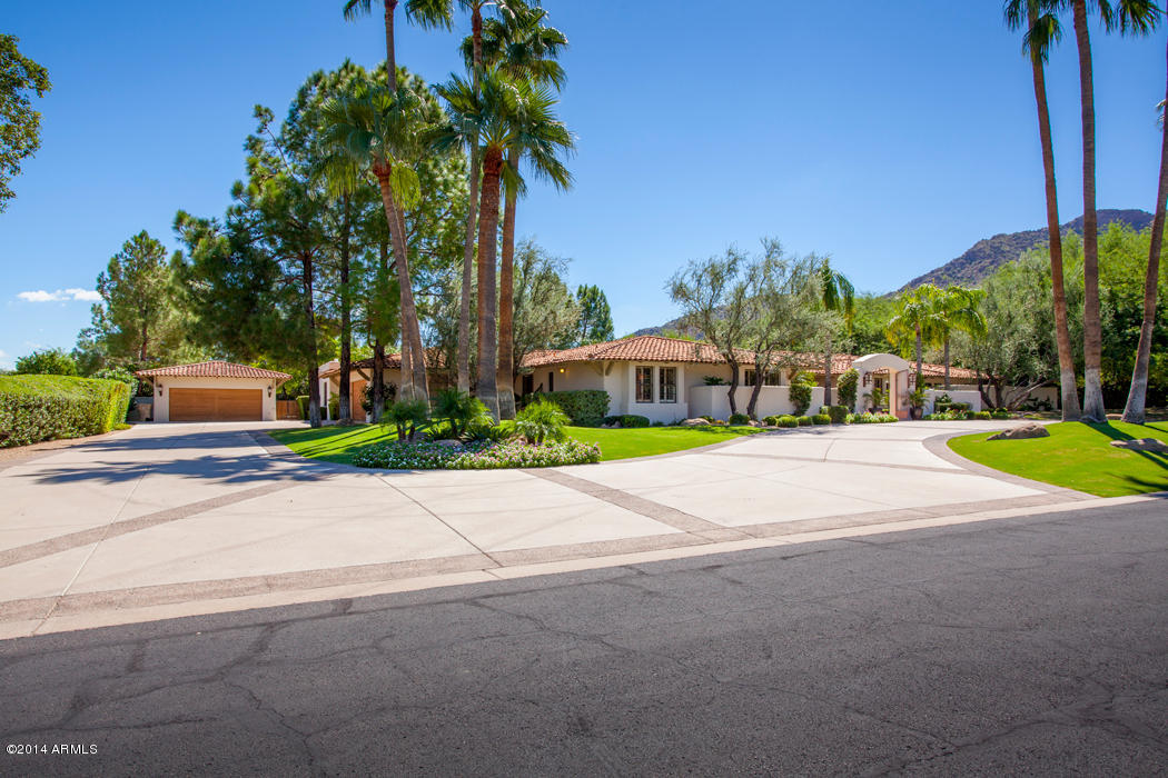 6315 North Yucca Road Paradise Valley, AZ 85253 - Photo 3 of 25 03_front