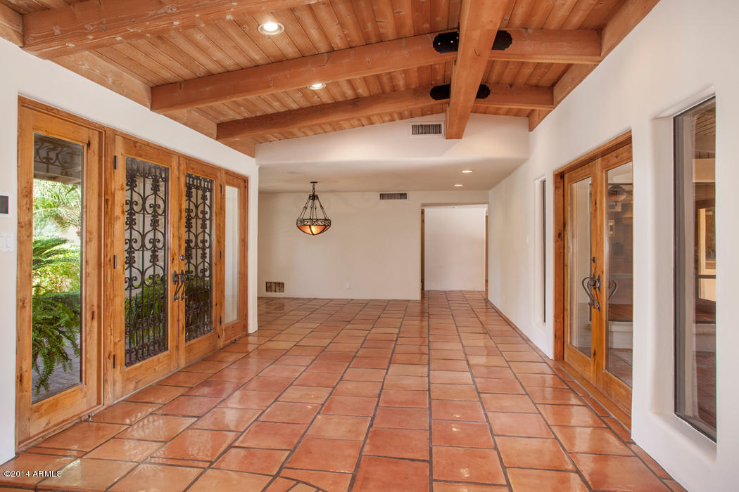 6315 North Yucca Road Paradise Valley, AZ 85253 - Photo 5 of 25 05_foyer