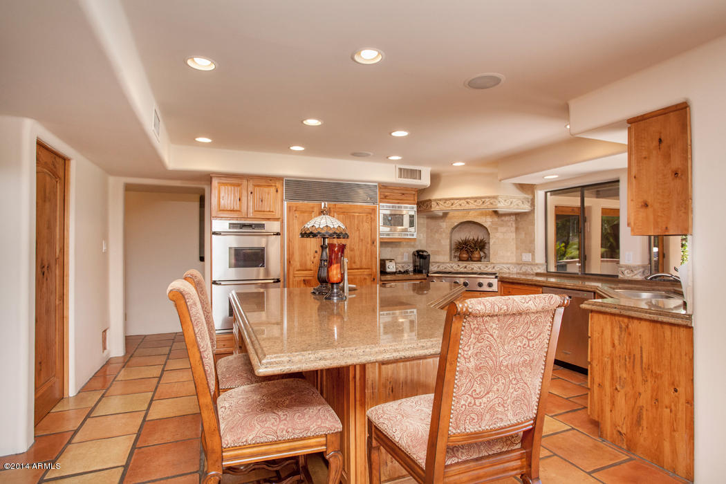 6315 North Yucca Road Paradise Valley, AZ 85253 - Photo 6 of 25 06_kitchen