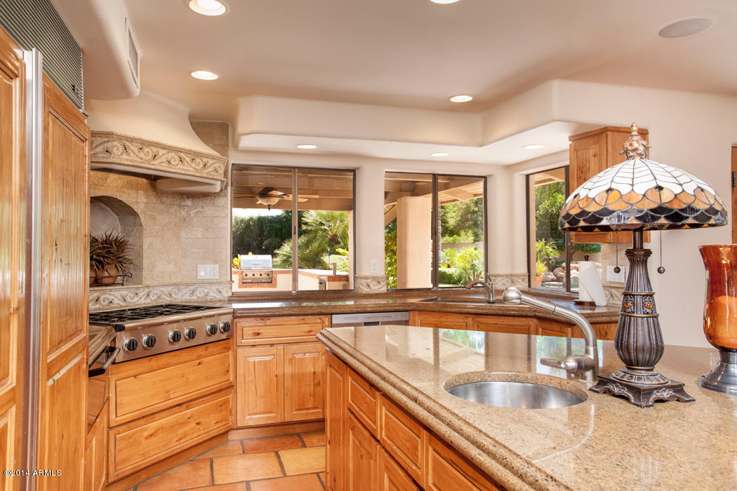 6315 North Yucca Road Paradise Valley, AZ 85253 - Photo 7 of 25 07_kitchen