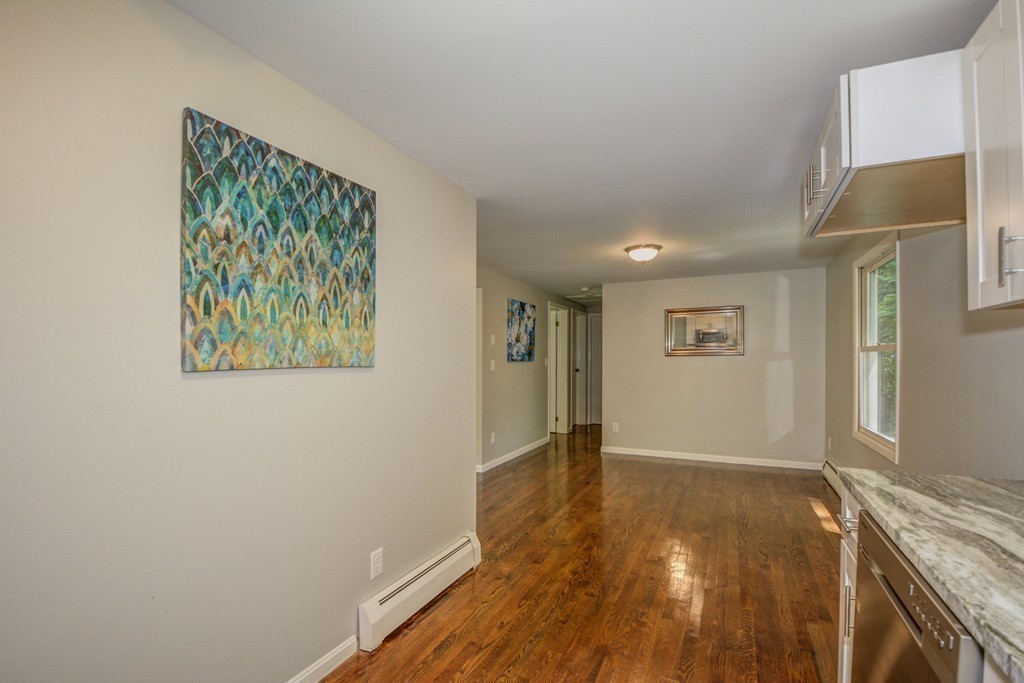 23 Manhattan Road Worcester, MA 01602 - Photo 5 of 24
