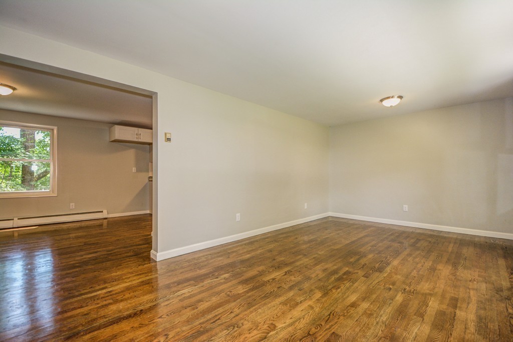 23 Manhattan Road Worcester, MA 01602 - Photo 9 of 24