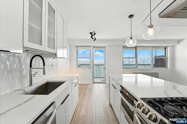 $368,000 | 6600 JFK Boulevard East, Unit 15B, West New York, NJ 07093