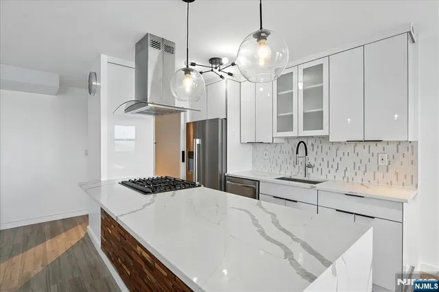 $368,000 | 6600 JFK Boulevard East, Unit 15B, West New York, NJ 07093