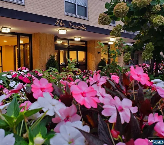 $368,000 | 6600 JFK Boulevard East, Unit 15B, West New York, NJ 07093