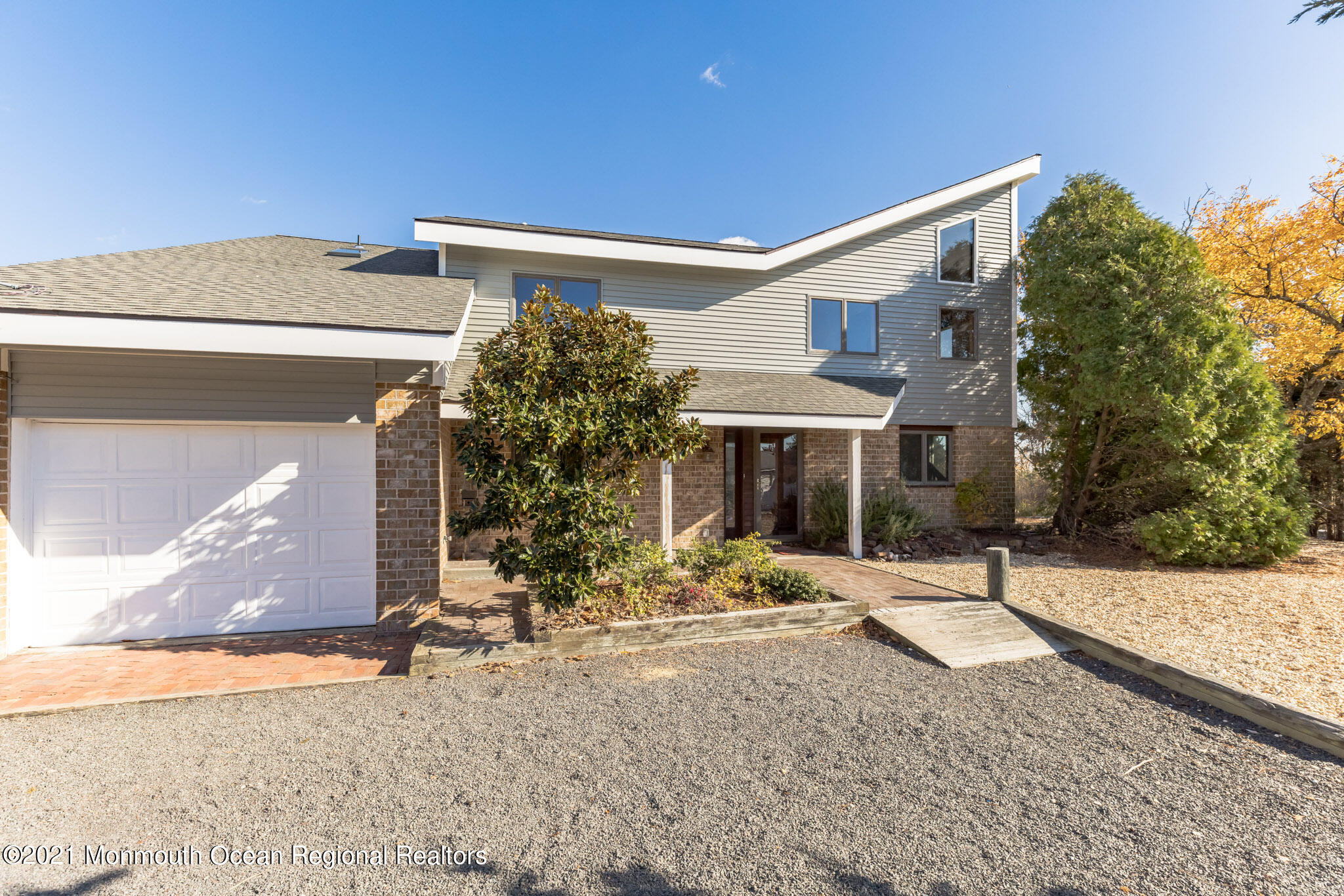 97 Edgewater Drive Tuckerton, NJ 08087 - Photo 32 of 41 a backyard of a house with basket ball court